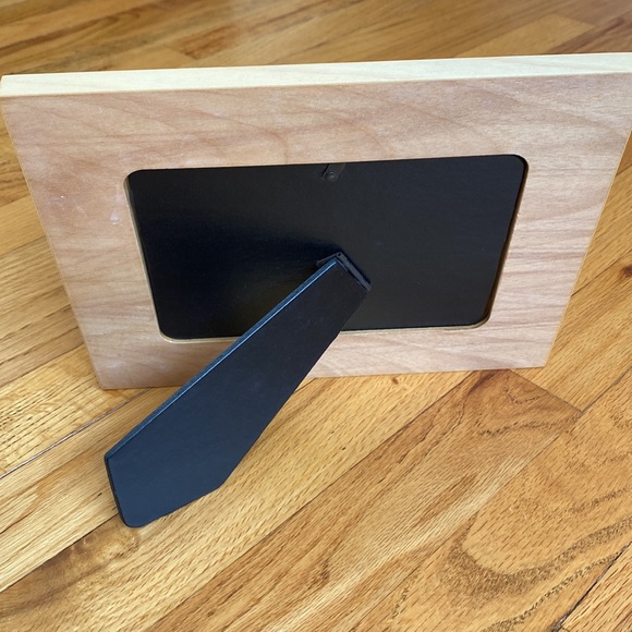 NWOT In Focus by Lasercraft 4”x6” photo frame. Frame measures 7”x9”. Wood. - Picture 3 of 6